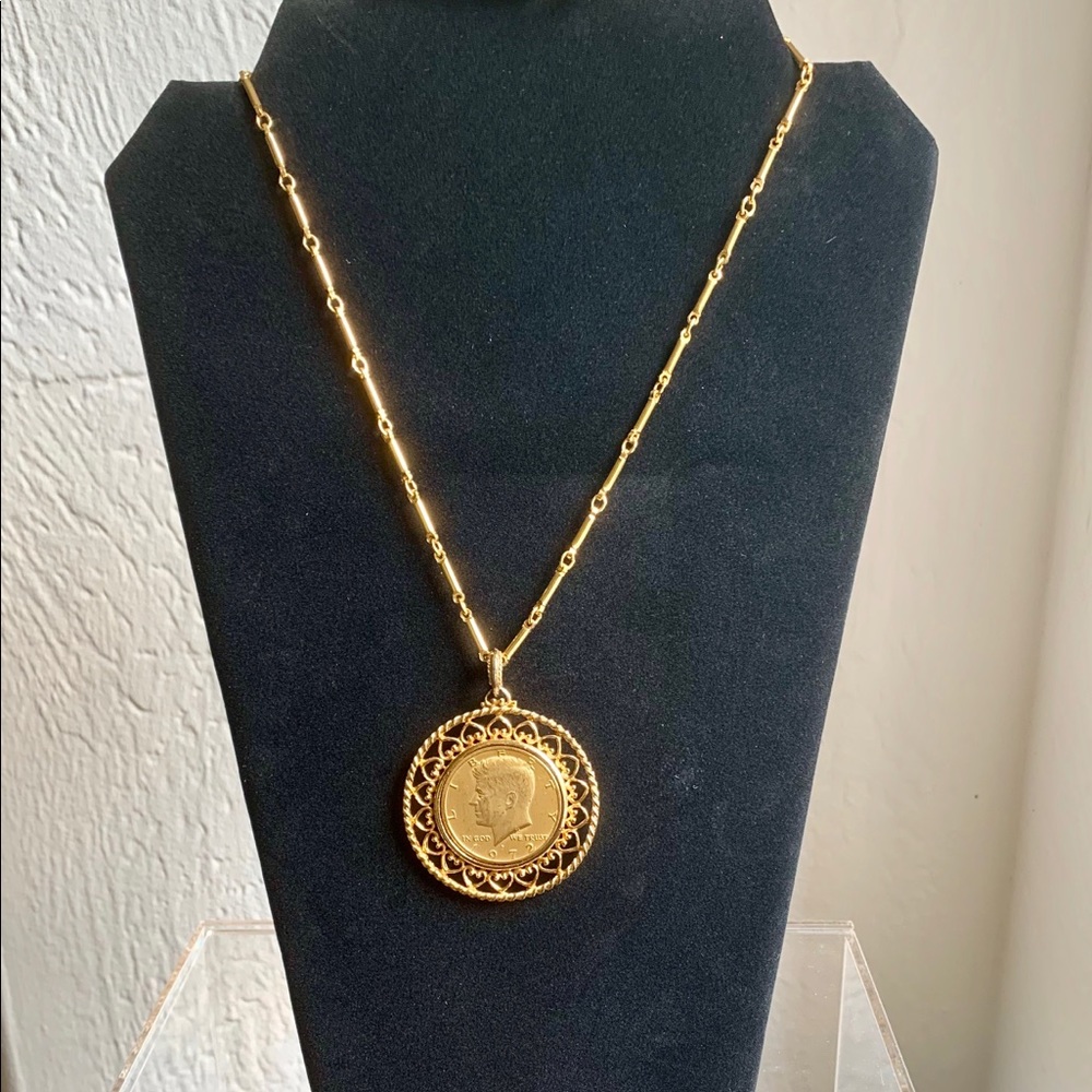JFK Vintage 1972 GOLD Tone Pendant Necklace.